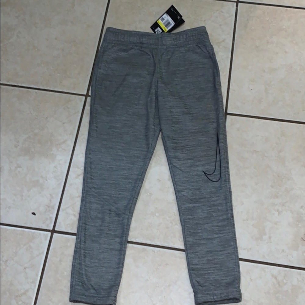 Nike boys Standard fit active pants